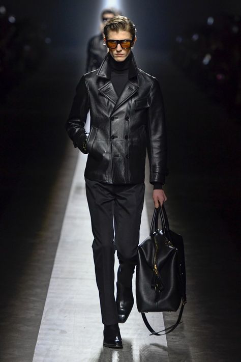 Tom Ford Fall 2024 Ready-to-Wear Runway, Fashion Show & Collection Review [PHOTOS] Tom Ford Designer, Milan Fashion Week Men, Closet Dressing Room, Tom Ford Gucci, Man Dressing Style, Classy Outfits Men, Smart Men, Tom Ford Men, Mens Fashion Week