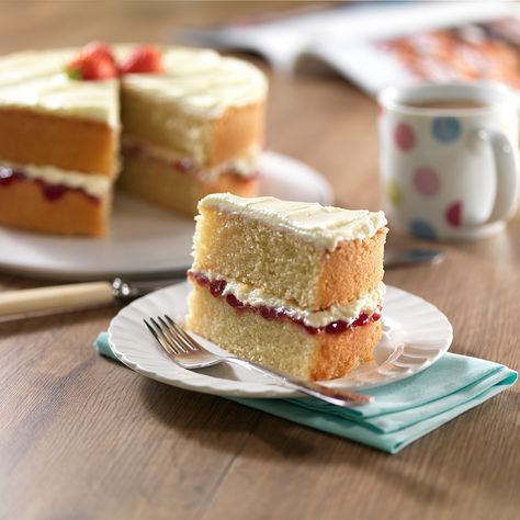 Victoria sponge - Sainsbury's Magazine Vanilla Cake Recipe Without Butter, Cake Recipe Without Butter, Fat Free Cake, Vanilla Sponge Cake Recipe, Easy Sponge Cake Recipe, Victoria Sandwich Cake, Cake Recipes Uk, Victoria Sandwich, Easy Vanilla Cake