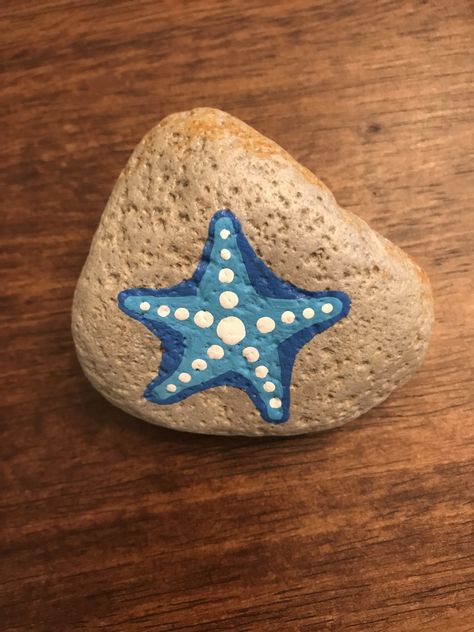 Starfish Painted On Rocks, Beach Scene Painted Rocks, Starfish Painted Rock, Rock Painting Ocean, What To Paint On A Rock, Painted Rocks Preppy, Rock Painting Ideas Beach Theme, Painting Ideas Rocks, Rock Painting Ideas Big Rocks