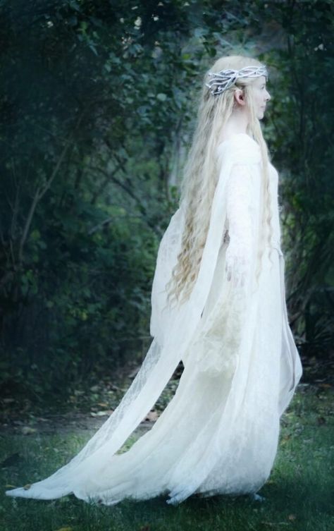 Elvish Aesthetic, Galadriel Cosplay, Middle Earth Elves, Lotr Wedding, Elf Cosplay, Elf Clothes, Loose Hair, Fairytale Photography, Wild Apple