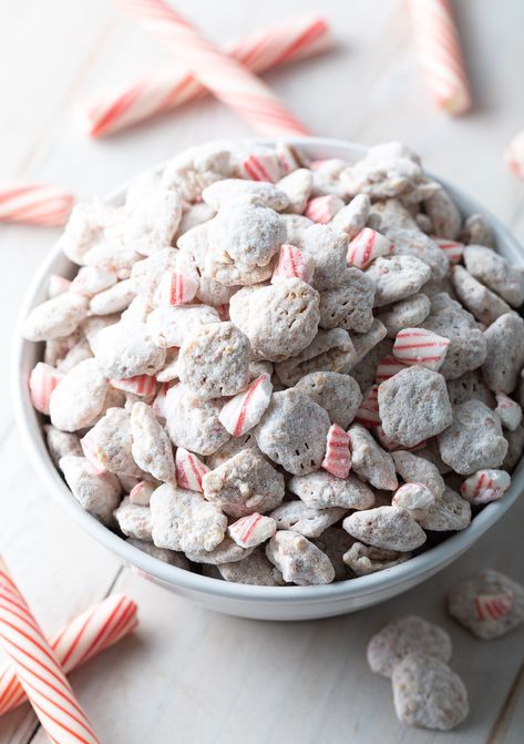 Muddy Buddies Christmas, Peppermint Puppy Chow, Muddy Buddy Recipe, Jalapeno Cream Cheese Dip, Muddy Buddies Recipe, Muddy Buddy, White Almond Bark, Puppy Chow Recipes, A Spicy Perspective