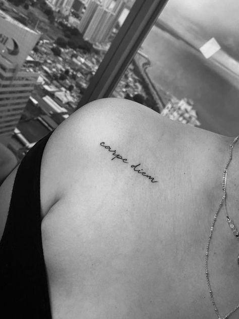 Tattoo Ideas Carpe Diem, Carpe Diem Tattoo Fonts, Tattoos Collar Bone, Tattoo Carpe Diem, 28 Tattoo, Tattoo Collar Bone, First Tattoo Ideas, Small Quote Tattoos, Bone Tattoos