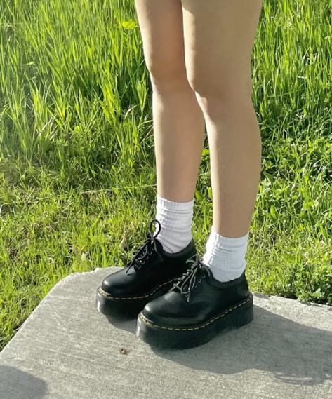 doc martens, 1975, doc marten outfit, goth, outfit inspo, coquette, casual outfit, school outfit, shoe inspo, lazy outfit, lana del ray, tumblr aesthetic, socks Doc Martens Flats, Doc Martin Low Top Outfit, Low Dc Martens, Coquette Doc Martens, Flat Doc Martens, Doc Martens Low Platform, Socks For Doc Martens, Dc Martins Outfits Summer, Business Casual Doc Martens