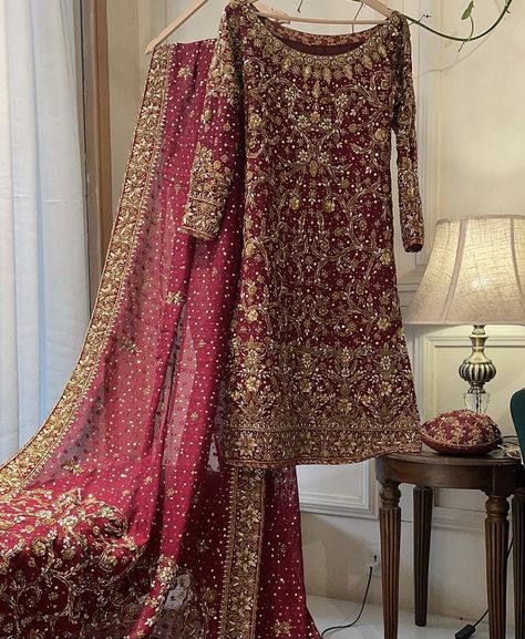 Bridal Dresses 2022, Dulhan Lehenga, Pakistani Bridal Dress, Pakistani Women Dresses, Red Bridal Dress, Indian Bride Outfits, Latest Bridal Dresses, Asian Bridal Dresses, Bridal Dresses Pakistan