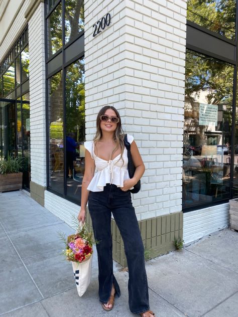 Saturday Market Outfit, Sunday Market Outfit, Photo Idea Aesthetic, Farmers Market Outfit, Market Outfit, Sunday Outfit, Sunday Market, Idea Aesthetic, Outfit Simple