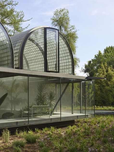 Steel Architecture, Glass Pavilion, Glass Structure, Countryside House, Glass Roof, Curved Glass, Glass Blocks, Architectural Inspiration, Green House