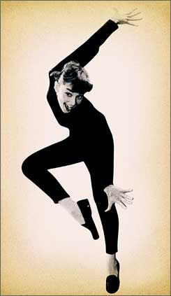 Audrey is classic... black sweater, cigarette pants, and penny loafers. Love it! Audrey Hepburn Funny Face, Audrey Hepburn Photos, Isadora Duncan, Jane Russell, Jitterbug, Audrey Hepburn Style, Gene Kelly, Mae West, Hepburn Style