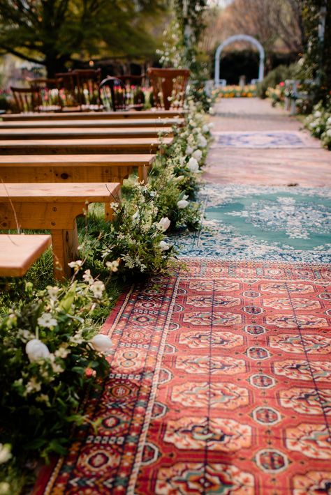 Outdoor Rug Wedding, Outdoor Wedding With Rugs, Round Rug Wedding Ceremony, Rug Isle For Wedding, Jute Rug Wedding Ceremony, Persian Rugs Wedding, Wedding Rug Aisle, Rug Aisle Wedding, Rug Wedding Aisle