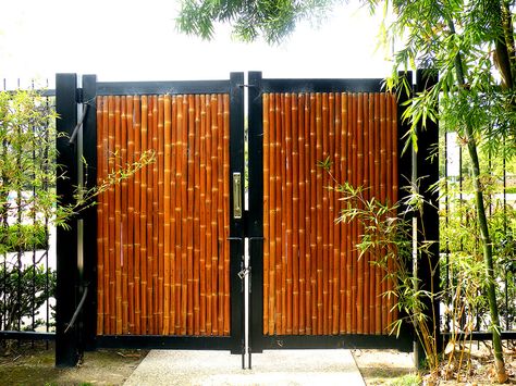 Japanese Garden Bamboo Gate | Flickr - Photo Sharing! Bamboo Garden Fences, Tor Design, Japanese Gate, Bamboo Diy, Rustic Fence, Cheap Fence, Bamboo Architecture, Lattice Fence, Bamboo House