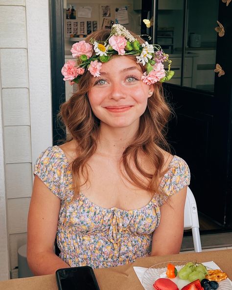 Garden Party Flower Crown, Flower Crown Picnic, Flower Crown Outfit, Midsummer Flower Crown, Flower Crowns Bachelorette Party, Flower Crown Aesthetic, Litha Celebration, Bachelorette Flower Crown, Samantha Baker