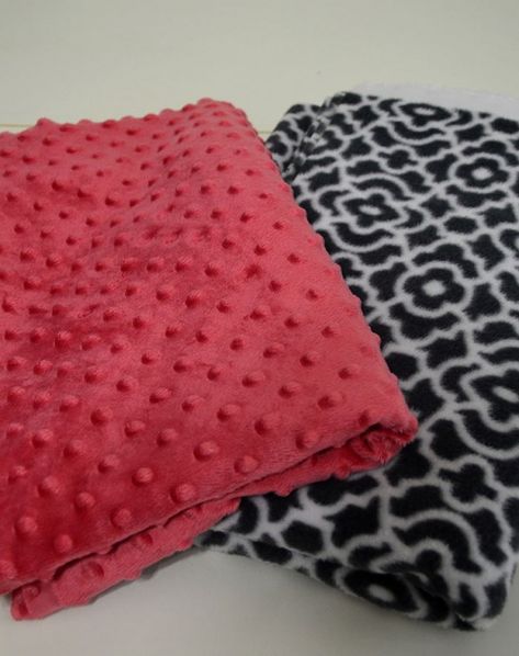 Dog Sleeping Bag, Diy Pet Bed, Dog Sleeping, Dog Clothes Diy, Dog Projects, Beginner Sewing Projects Easy, Designer Dog, Animal Projects, Baby Seat