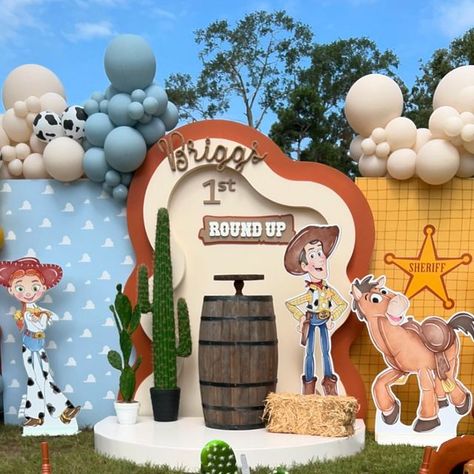 Nicole Creations Houston on Instagram: "Briggs 1st round up🐴

#woodyroundup #woody #cowboy #birthdaypartydecor #birthdaypartyideas #eventplanner #eventplanning #partyplanner #partydecor #partydecorations #partystylist #partystyling #luxurykidsparty #kidsparty #kidspartyideas #kidspartydecor #kidspartyplanner #kidsevents #kidseventstyling #kidspartystyling #kidsparties" Woody Party, Woody Birthday, Kids Party Planner, Cowboy Party, Kids Party Decorations, Kids Events, Round Up, Event Styling, Party Planner