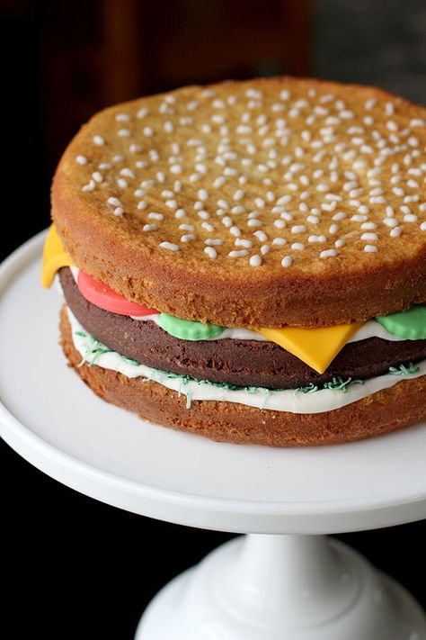 Dinner Ideas For Husband, Birthday Cake Ideas For Men, Cake Ideas For Men, Birthday Dinner Ideas, Hamburger Party, Hamburger Cake, Burger Cake, Burger Party, Birthday Bbq