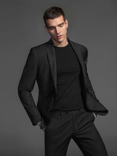 Black men's suits 16 ideas: Take your style to new heights - mens-talk.online Total Black Outfit Men, All Black Outfit For Work, Aesthetic Guy Outfits, Classic Black Suit, Wedding Suits Men Black, Black Men Suits, Vest Outfits Men, Suits Ideas, Black Outfit Men