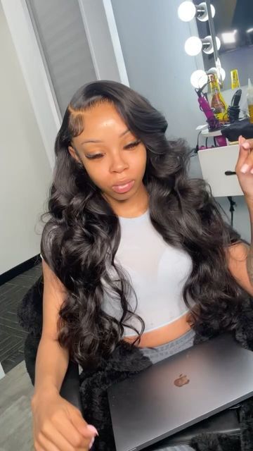 Pretty Wig Hairstyles For Black Women, Big Curls Lace Front Wigs, Back To School Hairstyles Black Women Weave, Side Part Lace Front With Curls, Curl Frontal Wig Hairstyles, Big Curls Wig Black Women, Black Girls Hairstyles Lace Fronts, Curled Wig Hairstyles, 26 Inch Wig Hairstyles