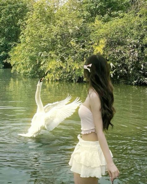 Summer Pfp, Aesthetics Tumblr, Ethereal Aesthetic, 사진 촬영 포즈, Princess Aesthetic, Feminine Aesthetic, Swan Lake, Cute Selfie Ideas, Pretty Selfies