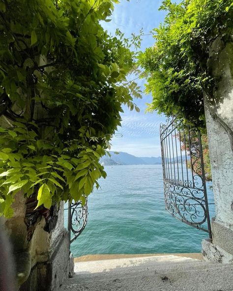 we will be right back lake como Lake Como House, Villa Lake Como, Lake Villa, Lake Como Italy, Como Italy, Be Right Back, Lake Como, Italy Travel, Travel Ideas