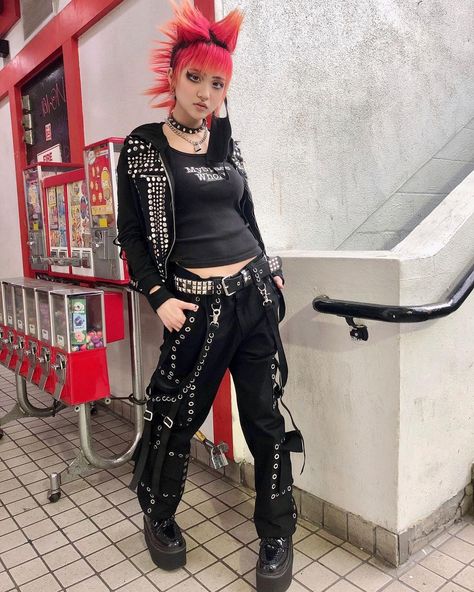 Ven Adams on Instagram: “one foot in the darkness and one foot in a hello kitty roller skate . . . . . . . . . . . #harajuku #harajukufashion #visualkei #vkei…” Grunge Harajuku Fashion, Hardcore Punk Fashion, Punk 80s Fashion, Punk Fashion Women, Goth Outfit Inspo, Punk Fashion Diy, Punk Style Outfits, Look Grunge, Goth Fashion Punk