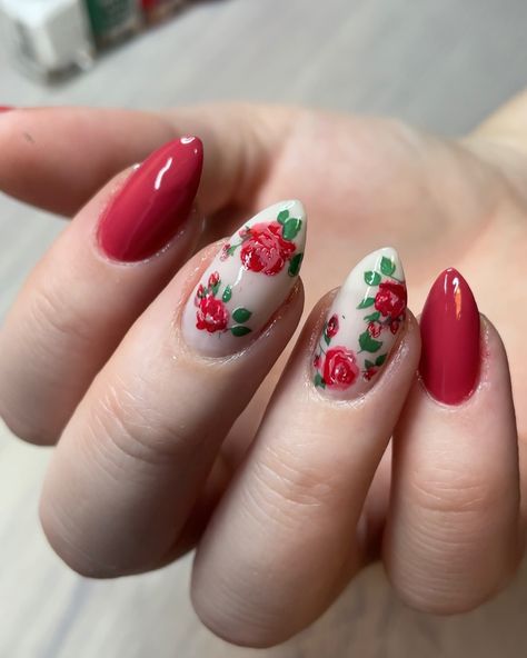 summer rose garden nails 🌹🤍🥰💐 layered stamping is my new favourite thing - this is the first @clearjellystamper plate I picked up and after a couple of test runs to get the alignment perfect I am so obsessed with how the design turned out. I want to frame it it’s so pretty! products: • Clear Jelly Stamper: Floral Blossom - CjS-279 • @orlynailsuk - Seize the Clay • @barrymcosmetics - Sheer Luck/Jalapeño/White Cotton/Hot Chili • @essie - Not What It Seams/Tug at the Harpstrings — #nailsart #r... Rose Art Nails, Roses Nails Design, Rose Design Nails, Nails With Roses Design, Red Roses Nails, Rose Nails Design, Red Rose Nails, Red Floral Nails, Rose Nail Designs