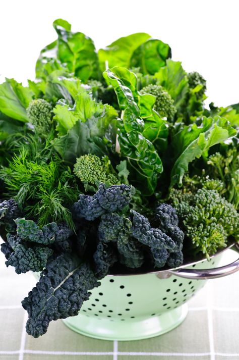 Kale Benefits Health, Dark Green Vegetables, Health And Fitness Magazine, Healthy Diet Tips, Daily Health Tips, Green Vegetables, Healthy Eating Tips, Health And Fitness Tips, Health Diet