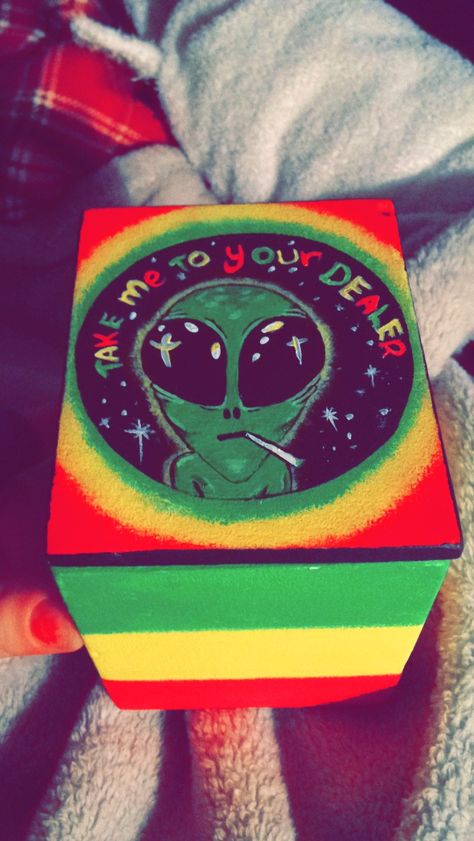 Diy Stash Box Painting Ideas, Painted Stash Box Ideas, Trippy Box Painting Ideas, Stash Box Painting Ideas, Painted Box Ideas, Wood Box Painting Ideas, Trippy Draws, Box Painting Ideas, Diy Box Crafts