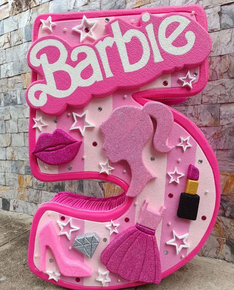 Barbie Birthday Pinata, Barbie Birthday Party Centerpieces, Pinata Barbie, Barbie Pinata Ideas, Barbie Party Diy, Ken Birthday Party, Barbie Pinata, Barbie Birthday Party Ideas Decoration, Kids Spa Party