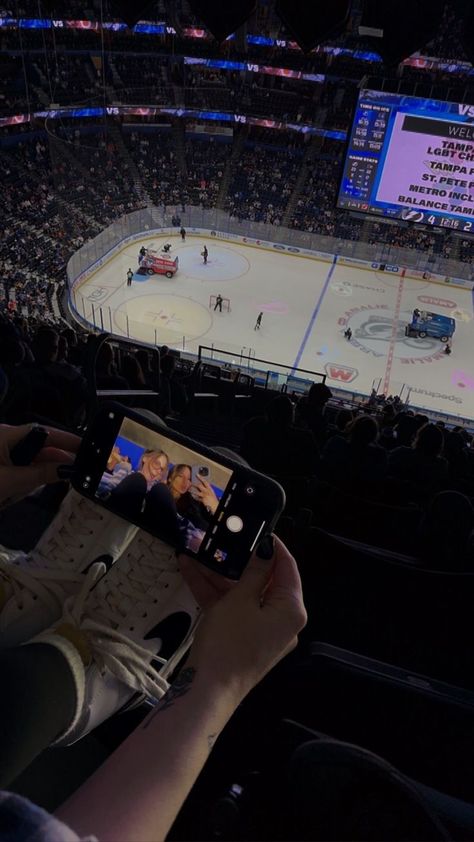 Hockey Game Aesthetic Friends, Hockey Friends Aesthetic, Hockey Game Pictures Ideas, Hockey Game Instagram Pictures, Hockey Game Pictures, Sports Game Aesthetic, Fake Snap Pic Night, Fake Snap Pics Friends, Hockey Game Aesthetic