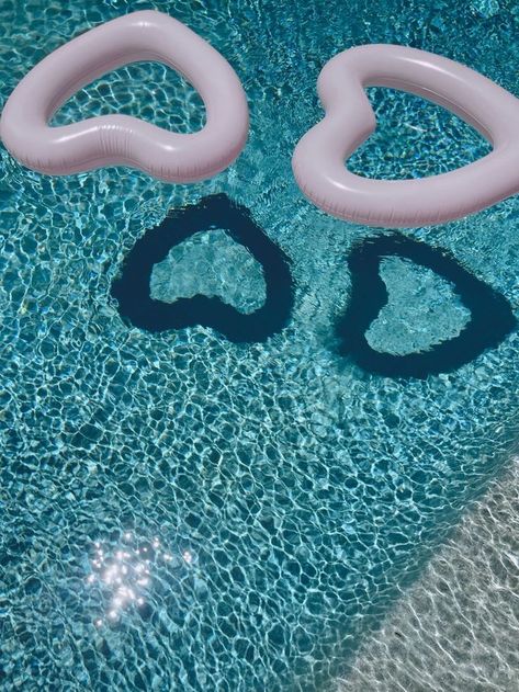 Blue Theme Pool Party, Couples Wedding Shower Pool Party, Vegas Pool Party Aesthetic, Hen Pool Party, Aesthetic Pool Floats, Poconos Bachelorette, Bachelorette Pool Floats, Beach Bachelorette Aesthetic, Pool Floaties Aesthetic