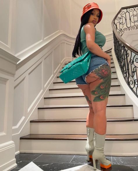 Best Cardi B Photos, Cardi B Tattoo, Cardi B Video, Cardi B Pics, Cardi B Photos, B Fashion, Female Rappers, American Rappers, Cardi B