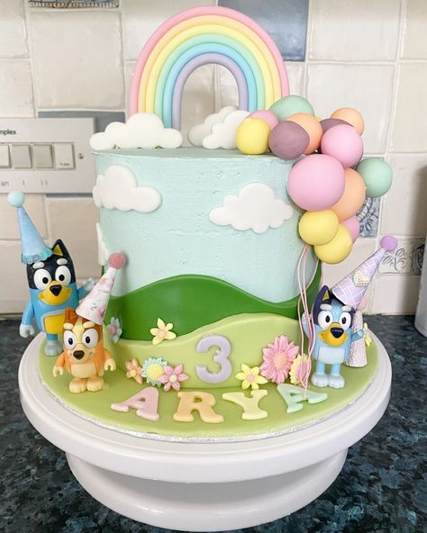 Number 4 Bluey Cake, Bluey Cake With Daisy, Bingo From Bluey Cake Ideas, Bluey Birthday Duck Cake, Bluey Cake With Figurines, Bluey Bingo Birthday Party Ideas, Bluey Cake Birthday, Bluey 3rd Birthday Cake, Bingo And Bluey Birthday Cake