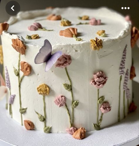 Piped Wildflower Cake, Flower Birthday Themes, Poppy Flower Birthday Party Ideas, Smash Cake Fairy, Wildflower Themed Birthday Party, 1st Birthday Wildflower Theme, Wildflower First Birthday Theme, Wild Flower Theme Birthday Party, Wild One Floral First Birthday