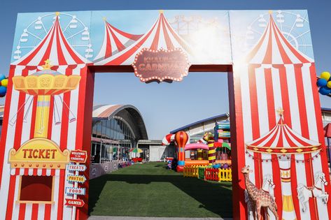 Circus Birthday Party Decorations, Gate Event, Diy Carnival Games, Diy Carnival, Carnival Themed Party, Mandap Decor, Carnival Theme, Circus Birthday Party, 10th Birthday Parties