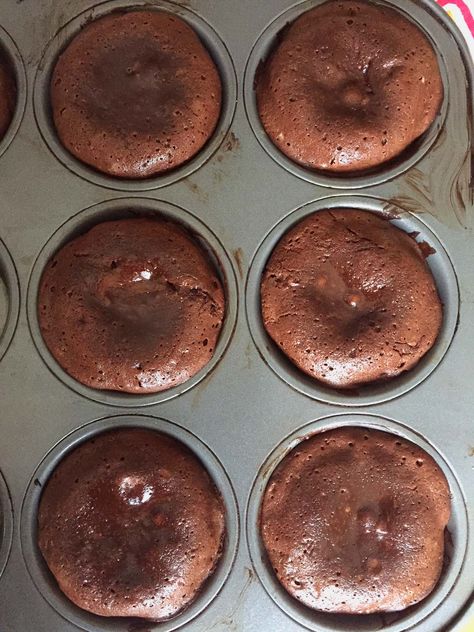 Chocolate Lava Cakes In A Muffin Tin Molten Lava Cakes Recipe, Chocolate Lava Cakes, Molten Lava Cake, Chocolate Lava Cake Recipe, Molten Chocolate Lava Cake, Resep Brownies, Lava Cake Recipes, Cakes To Make, Molten Lava Cakes