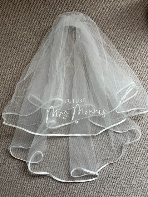 Personalised Wedding Veil | Personalised Hen Party Veil | Bride Headband |  This is the perfect accessory for the bride to be on her hen party.  Can be personalised with  Future Mrs *  Soon to be Mrs *  Or something custom (please message before order to confirm we can complete your request)  We have a choice of colours that can be used but if you are looking for something that is not listed please drop us a message.  We also offer a bride headband to make a beautiful gift set! Our BRIDE diamant Hen Party Outfits For Bride, Hen Do Inspiration, Bride Hen Do Outfit, Classy Hen Do Ideas, Hen Do Ideas Classy, Bride To Be Veil, Hen Party Aesthetic, Party Veil Bachelorette, Hen Do Veil