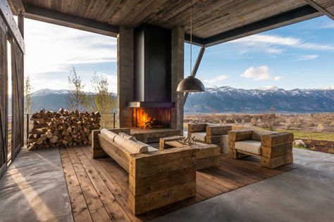 Jackson Hole Modern-Pearson Design Group-05-1 Kindesign Rustic Deck, Terrasse Design, Rustic Patio, Modern Mountain Home, Mountain Modern, Modern Mountain, Rustic Outdoor, Rustic Living, Mountain Home