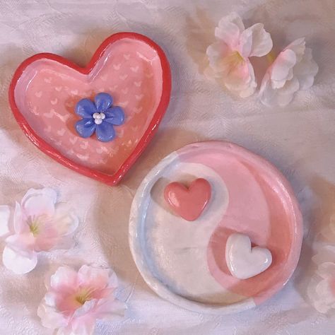 How To Air Dry Clay, Ying Yang Clay, Heart Ying Yang, Air Dry Clay Tray, Clay Jewelry Tray, Clay Trinket Tray, Clay Trays, Diy Clay Rings, Clay Tray