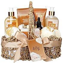 Self Skin Care, Spa Gift Baskets, Bath Gift Basket, Mothers Day Spa, Lip Balm Packaging, Bath And Body Perfume, Body Perfume, Spa Gift Set, Baskets For Men