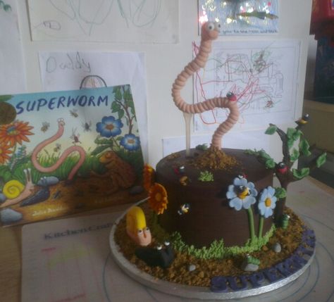 Superworm, Julia Donaldson. Cake by Victoria Aston. Superworm Cake, Julia Donaldson Birthday Party, Julia Donaldson Party, Julia Donaldson Cake, Worm Cake, Gruffalo Party, Julia Donaldson, 13 Birthday, Book Cakes