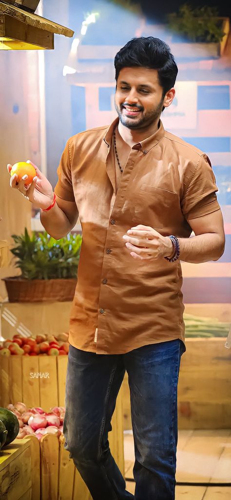 Hero Photo, Bollywood Men, Wallpaper Photo Gallery, Ram Photos, Allu Arjun, Wallpaper Photo, Hero Movie, Durga Maa, Indian Bollywood