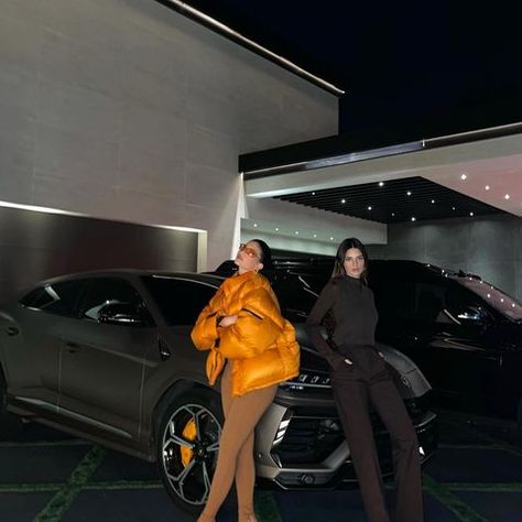 Kylie 🤍 (@kyliejenner) • Instagram-Fotos und -Videos Kylie Jenner Car, Two Pretty Best Friends, Pretty Best Friends, Kylie Jenner Fotos, Stile Kylie Jenner, Stile Kendall Jenner, Look Kylie Jenner, Looks Kylie Jenner, Estilo Kylie Jenner