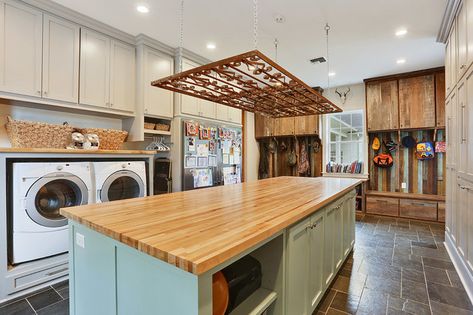 Laundry Room Island, Laundry Remodel, Laundry Room Design Ideas, Eclectic Industrial, Rustic Laundry Rooms, Basement Laundry Room, Dream Laundry Room, Basement Laundry, Large Laundry Rooms