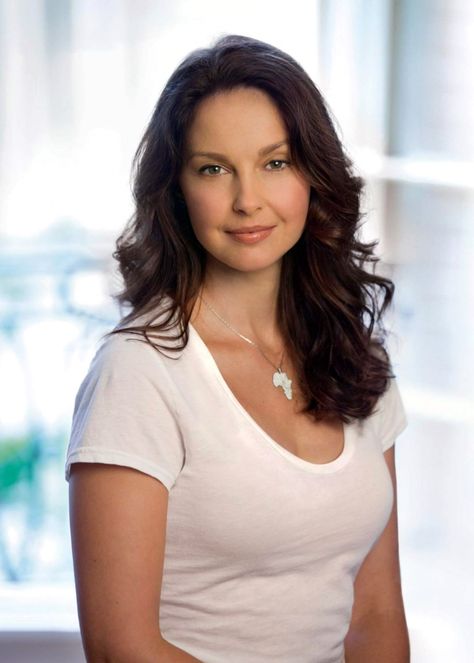 Oh, Melveena. Ashley Judd, Quality Wallpaper, Actrices Hollywood, April 19, Hollywood Stars, Plastic Surgery, Granada, American Actress, Celebrities Female