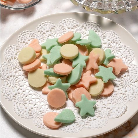 Butter Mints Soft Butter Mints, Homemade Groceries, Butter Mints Recipe, Party Mints, Mints Recipe, Dinner Mints, Butter Mints, Homemade Candy, Mint Recipes