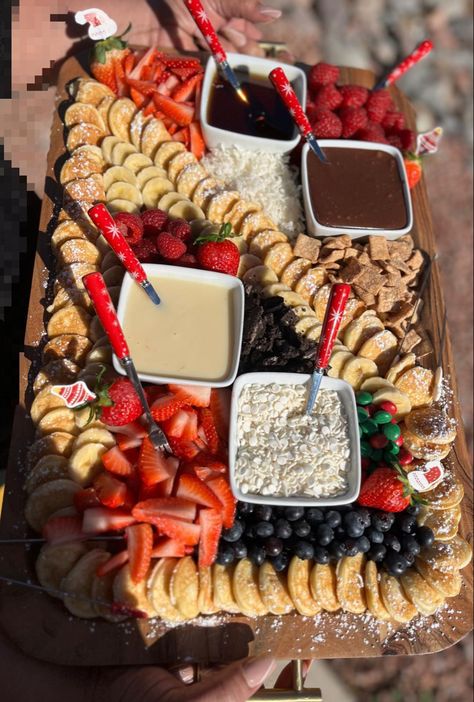 Charcuterie pancake board, mini pancakes, fruit board Mini Pancake Charcuterie Board, Mini Pancake Skewers, Pancake Buffet, Pancake Board Ideas, Pancake Station, Mini Pancake Bar, Pancake Charcuterie Board, Pancake Board, Mini Pancakes Business