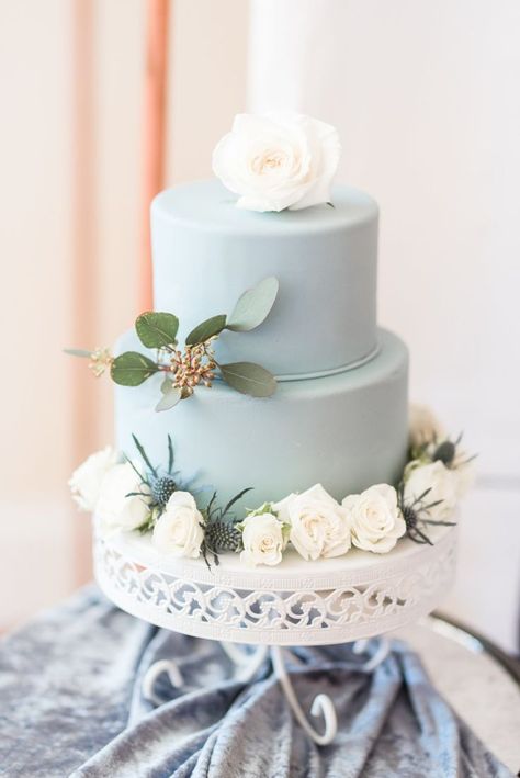 Blue wedding cake on white wedding cake stand #blueweddingcake #tealweddingcake #simpleweddingcake Teal Wedding Cake, Blue Wedding Cake, Boho Wedding Photography, Boho Wedding Cake, Summer Wedding Cakes, Wedding Cake Table, Wedding Cakes Blue, Amazing Wedding Cakes, Blue Cakes