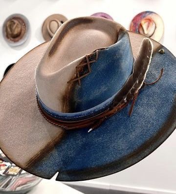 Burned Fedora Hat Designs, Burning Hats, Cowboy Hat Crafts, Burned Hats, Cowboy Hat Styles, Cowboy Hat Design, Hat Burning, Custom Cowboy Hats, Dope Hats