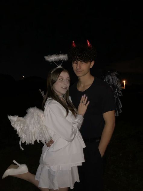 Angel And Demon Couple Costume, Angel Devil Couple Costume, Angel Halloween Ideas, Angel And Demon Costume, Devil And Angel Costume Couple, Devils Couple Costume, Demon Halloween Costume, Demon And Angel, Halloween Slasher