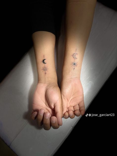 Friendship Symbol Tattoos, Unique Sister Tattoos, First Tattoo Ideas, First Time Tattoos, Maching Tattoos, Cute Matching Tattoos, Matching Friend Tattoos, Stunning Tattoos, Small Shoulder Tattoos