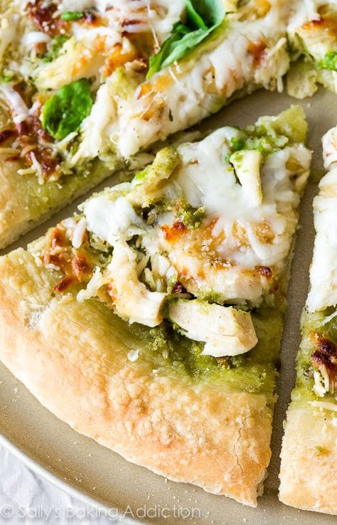 Healthy Pizzas, Chicken Pesto Pizza, Homemade Basil Pesto, Pesto Pizza Recipe, Chicken Mozzarella, Healthy Calories, Homemade Pizza Crust, Mozzarella Pizza, Roasted Garlic Chicken