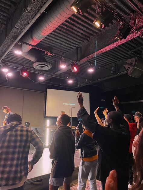 Worship Ministry Aesthetic, Worshipping Aesthetic, Church Community Aesthetic, Preaching Aesthetic, Church Worship Aesthetic, Youth Group Aesthetic, Christian Concert Pictures, People Worshipping In Church, Christian Aesthetic Pictures Concert